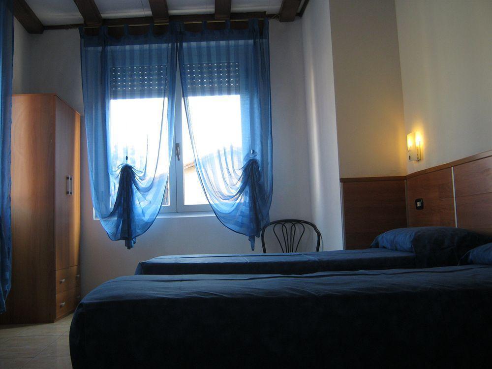 Hotel Don Carlos Buscate Exterior foto