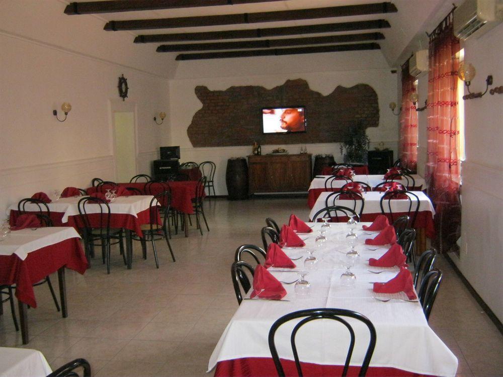 Hotel Don Carlos Buscate Exterior foto