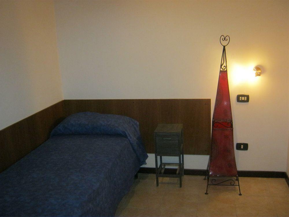Hotel Don Carlos Buscate Exterior foto
