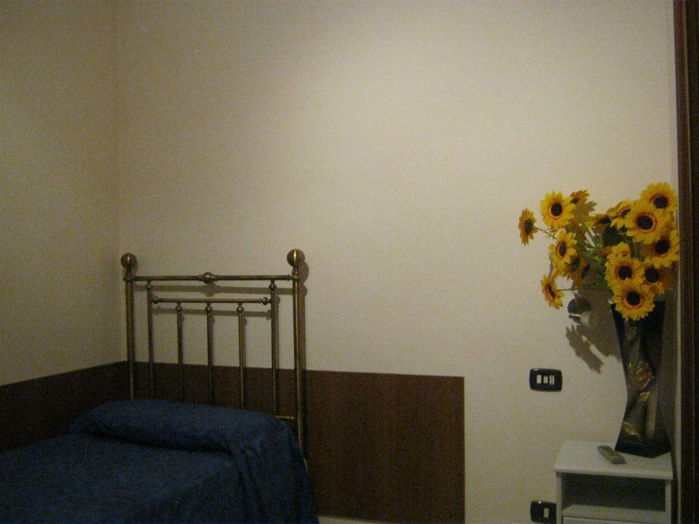Hotel Don Carlos Buscate Exterior foto
