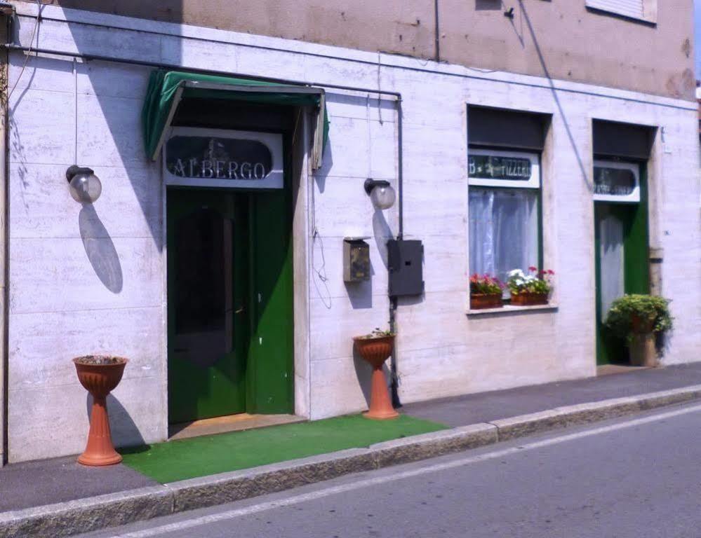Hotel Don Carlos Buscate Exterior foto